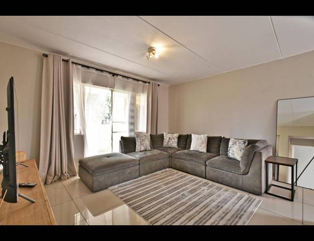 2 BEDROOM APARTMENT FOR SALE IN SUNDOWNER